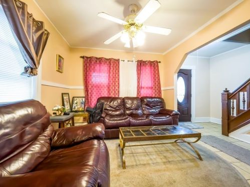 24 Cleveland St, Springfield MA  01104-2402 exterior