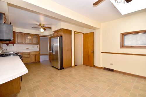 6696 Olympia Ave, Chicago IL 60631-1518 exterior