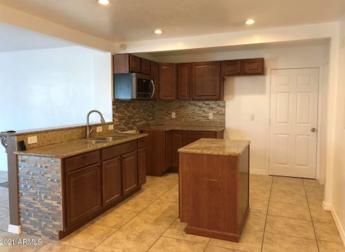 8515 30th Dr, Phoenix, AZ 85051-3903