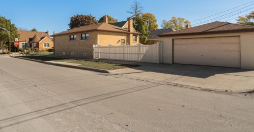 5600 Rutherford Ave, Chicago IL 60638-3247 exterior