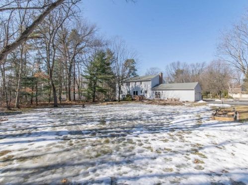 19 Quinnehtuk Rd, Springfield MA 01106-2911 exterior