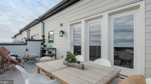 16654 Crabbs Branch Way, Rockville MD 20855-2201 exterior