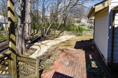 4206 Mt Vernon Memorial Hwy, Alexandria VA 22309-2809 exterior