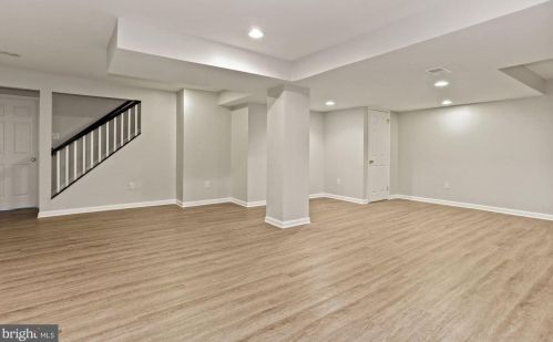 701 Rdg Dr, Mc Lean VA 22101-1620 exterior