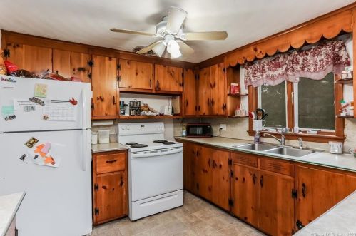 195 Mtn Rd, Torrington CT 06790-2708 exterior