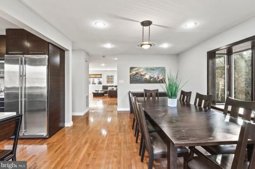 7 Hanover Ct, Princeton NJ 08540-7067 exterior