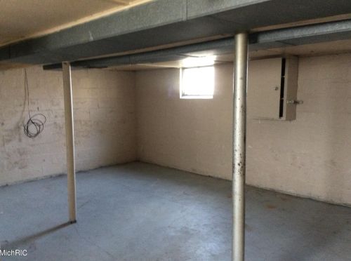 210 Hackley Ave, Meskegon MI 49444-1060 exterior