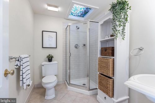 1915 Carpenter St, Philadelphia PA 19146-2615 exterior