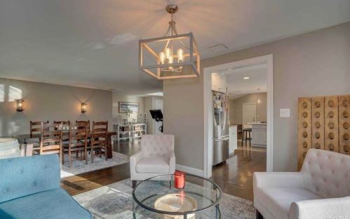 19 Stafford Dr, Huntington Station NY 11746-4551 exterior