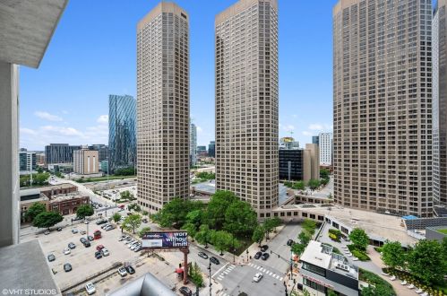 125 Jefferson St, Chicago IL  60661-3609 exterior