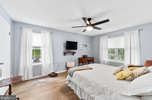 72 Holly Ct, Trenton NJ 08619-4636 exterior