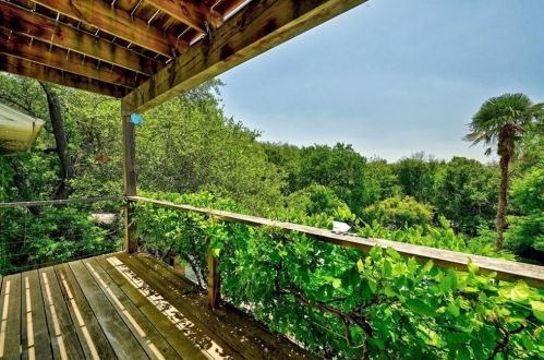 805 Frst Vw Dr, Austin TX 78746-4519 exterior