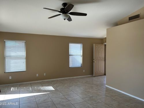 19001 2nd Ave, Phoenix AZ  85027-6606 exterior