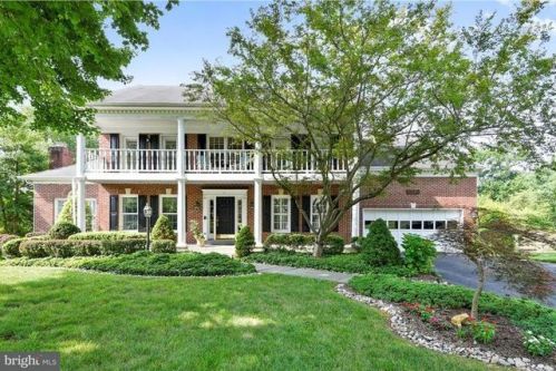 6710 Applewood Pl, Rockville, MD 20855-1561