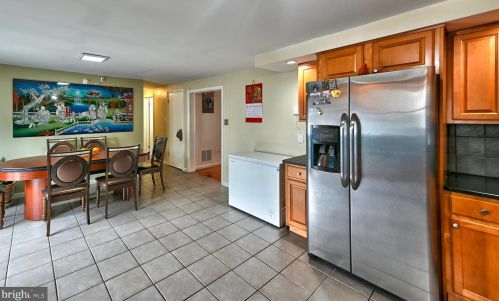 1 Hamilton Lk Dr, Trenton NJ 08619-3437 exterior