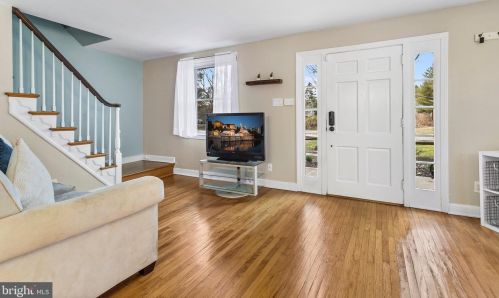 6 Medbury Ln, Media, PA 19086-6603