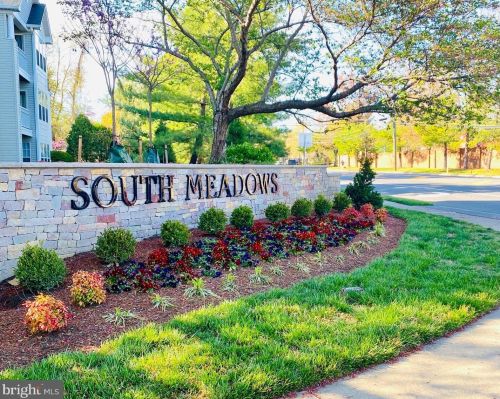 7525 Snowpea Ct, Alexandria VA  22306-2259 exterior