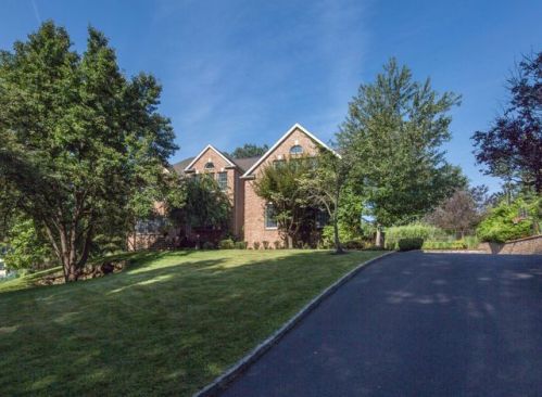 3 Berdone Ct, Parsippany, NJ 07834-3622