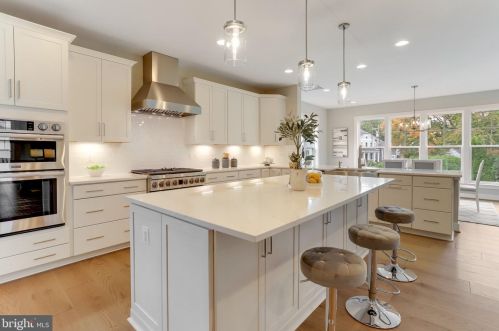 920 Darton Dr, Alexandria VA 22308-2021 exterior