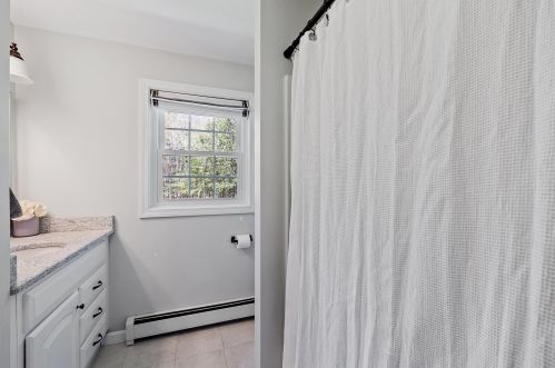 5 Spillway Ln, Concord NH 03301-8303 exterior