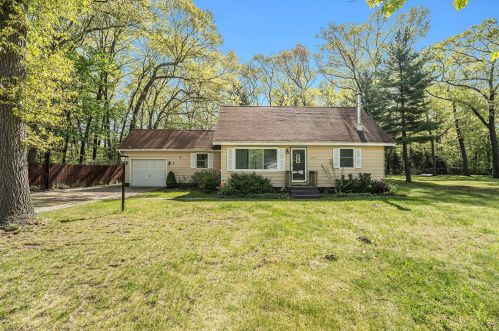 1474 Roberts Rd, Meskegon, MI 49445-1546