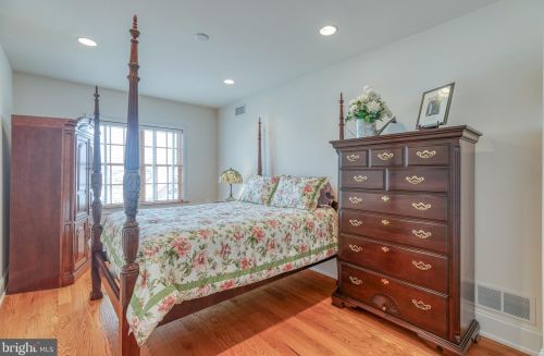 124 Bainbridge St, Philadelphia PA 19147-1866 exterior