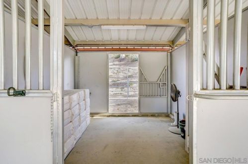 38200 De Portola Rd, Temecula CA 92592-8968 exterior