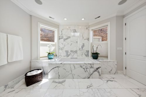 3524 Oakley Ave, Chicago IL 60609-1062 exterior