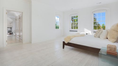 188 Round Hl Rd, Greenwich CT 06831-3301 exterior