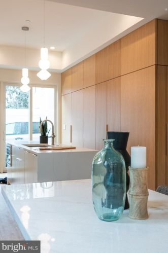 516 21 St, Philadelphia PA 19130-1401 exterior