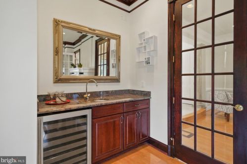 12705 Greenbriar Rd, Rockville MD 20854-6324 exterior