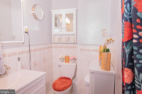 537 Godfrey Ave, Philadelphia PA 19126-3834 exterior