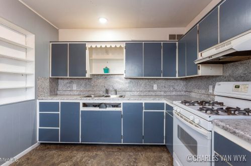 305 Jones St, Grant MI 49327-9143 exterior