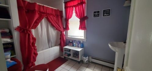 32 Thompson Rd, Webster MA 01570-1405 exterior