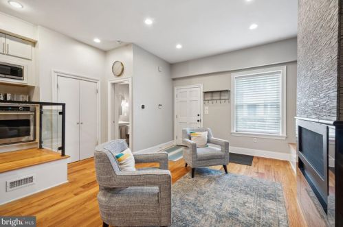 128 Bainbridge St, Philadelphia PA  19147-2402 exterior