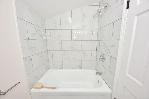 2926 Bobolink Ave, Milwaukee WI  53209-4248 exterior