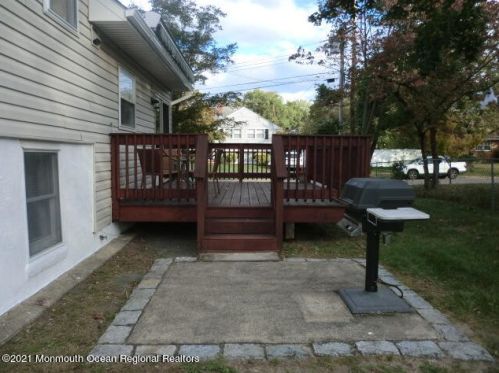 38 Locust Ter, Middletown NJ 07748-1404 exterior
