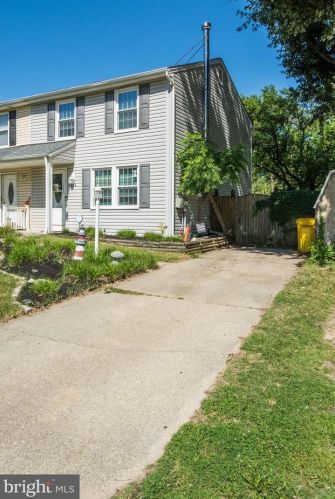 8024 Bosley Ct, Glen Burnie, MD 21061-4925