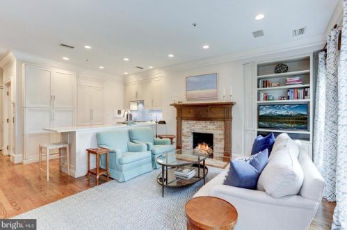 11 Wilkes St, Alexandria VA 22314-3856 exterior