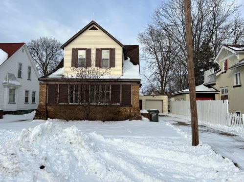 140 Washington Ave, Meskegon, MI 49441-2140