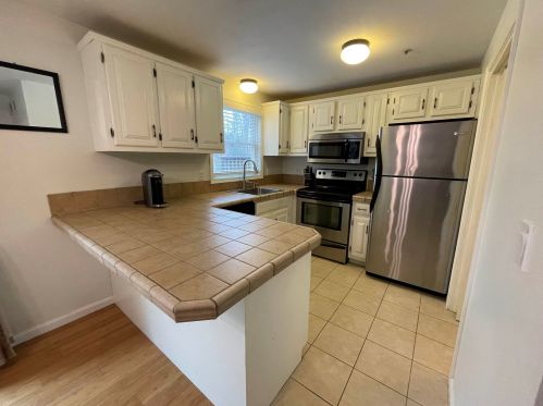 64 Frd Lndg Dr, Dover NH 03820-4552 exterior