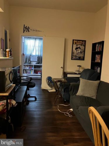 4718 Cedar Ave, Philadelphia PA 19143-2016 exterior