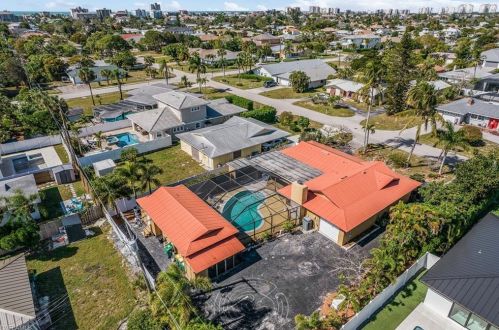 620 94 Ave, Naples FL 34108-2447 exterior