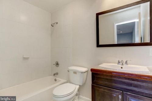 454 Mainview Ct, Glen Burnie MD 21061-6120 exterior