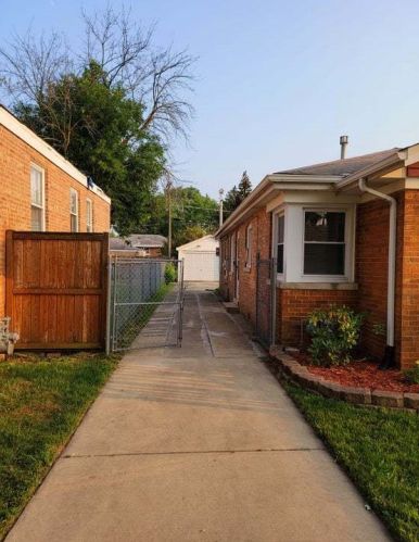2817 97th St, Chicago IL  60617-5054 exterior