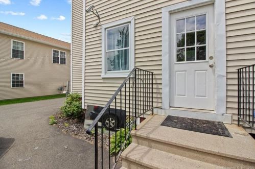 142 East St, Wallingford CT 06492-4006 exterior