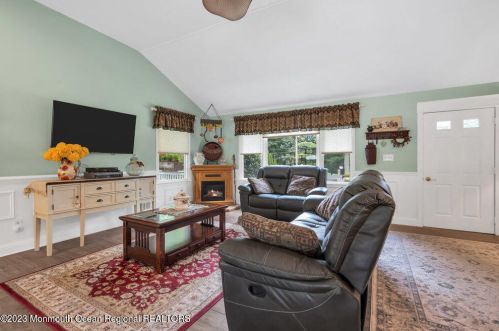 330 Chandler Rd, Jackson Twp NJ 08527-4322 exterior