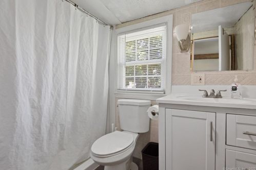 158 Center St, Windsor Locks CT 06096-2409 exterior