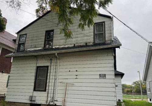 2661 44th St, Milwaukee, WI 53210-2401