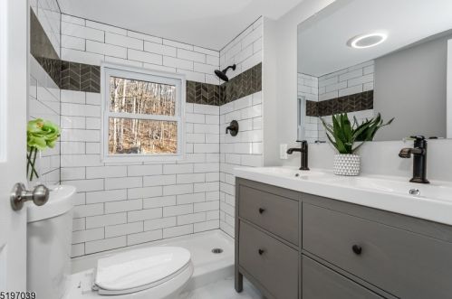 15 Shenandoah Cres, Wharton NJ  07885-2910 exterior